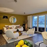 Appartamento Elegant With Direct River View, Balcony And Parking In *