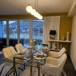 Elegant With Direct River View, Balcony And Parking In Appartamento Bernkastel-Kues