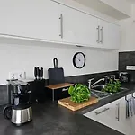 Elegant With Direct River View, Balcony And Parking In Appartamento *