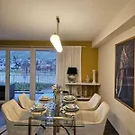 Appartamento Elegant With Direct River View, Balcony And Parking In