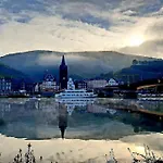 Elegant With Direct River View, Balcony And Parking In Appartamento