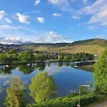 Elegant With Direct River View, Balcony And Parking In Bernkastel-Kues