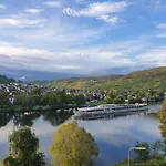 Appartamento Elegant With Direct River View, Balcony And Parking In