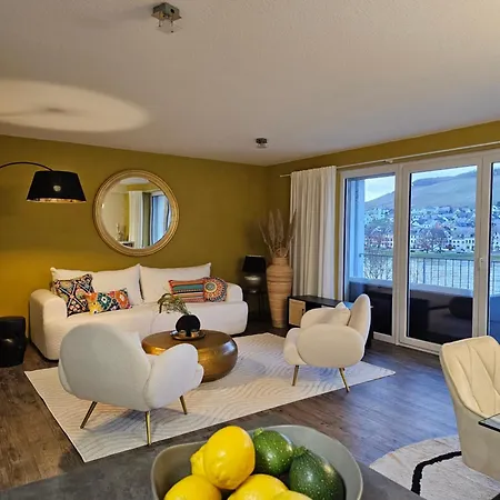 Apartmán Elegant With Direct River View, Balcony And Parking In *