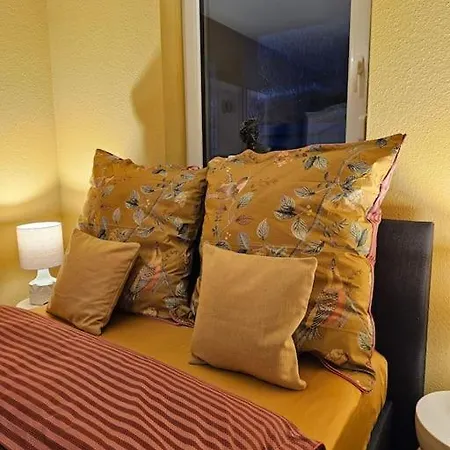 Elegant With Direct River View, Balcony And Parking In Lejlighed *