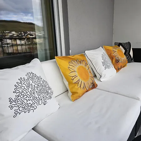 Deluxe 3-rooms River View, Apartment
