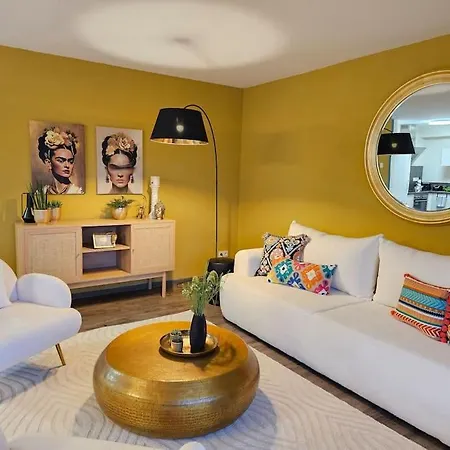 Deluxe 3-rooms River View, 아파트 베른카슈텔쿠에스