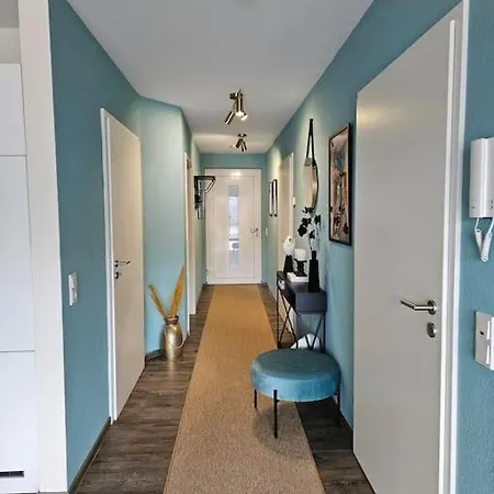 Elegant With Direct River View, Balcony And Parking In Lejlighed