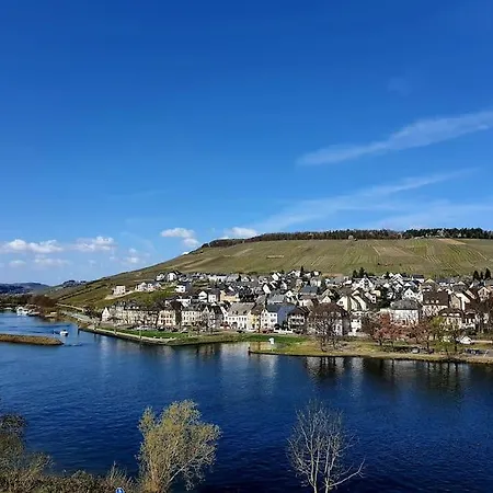 Elegant With Direct River View, Balcony And Parking In * Bernkastel-Kues