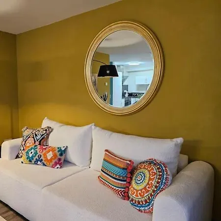 Elegant With Direct River View, Balcony And Parking In *