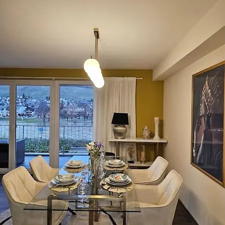 Lejlighed Elegant With Direct River View, Balcony And Parking In