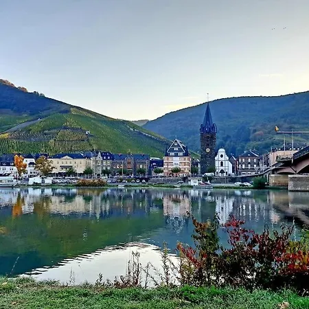 Elegant With Direct River View, Balcony And Parking In * Bernkastel-Kues
