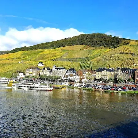 Elegant With Direct River View, Balcony And Parking In
