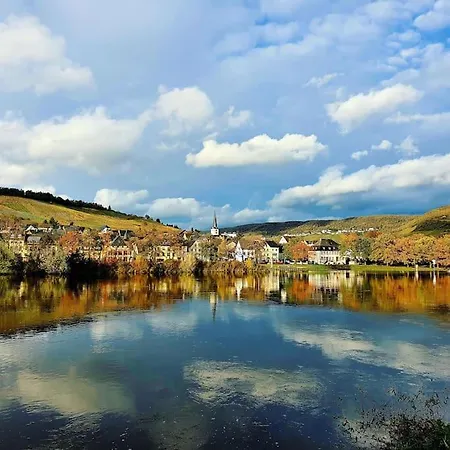 Lejlighed Elegant With Direct River View, Balcony And Parking In Bernkastel-Kues