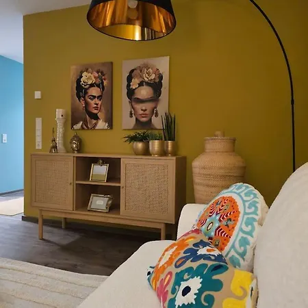 Deluxe 3-rooms River View, 아파트 베른카슈텔쿠에스
