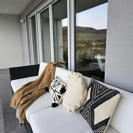 Deluxe 3-rooms River View,