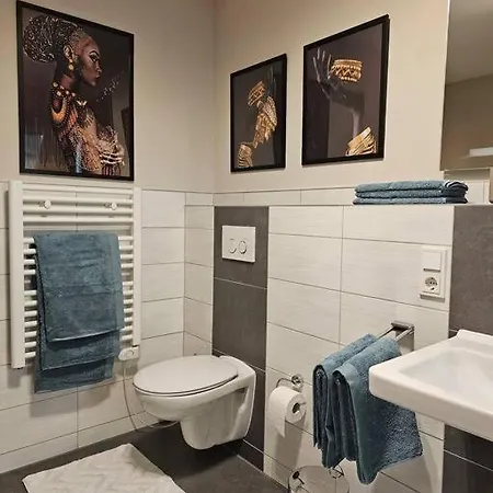 Deluxe 3-rooms River View, 아파트 베른카슈텔쿠에스