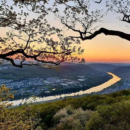 Deluxe 3-rooms River View, 아파트 베른카슈텔쿠에스
