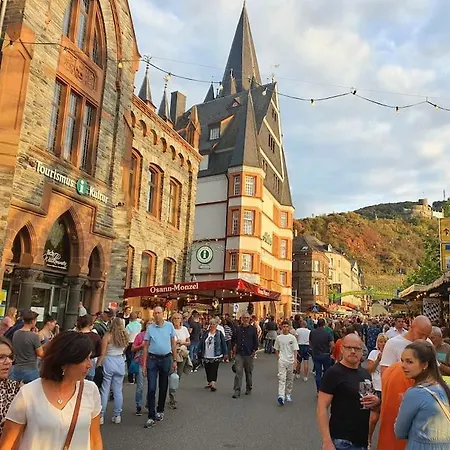 Elegant With Direct River View, Balcony And Parking In Apartmán *