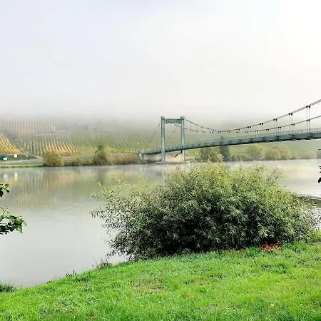Apartment Deluxe 3-rooms River View,
