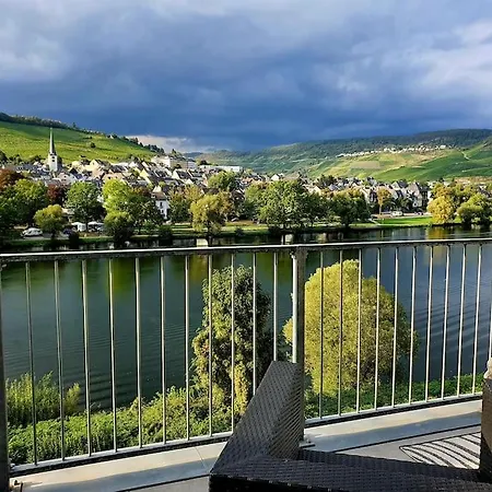 Elegant With Direct River View, Balcony And Parking In * Bernkastel-Kues