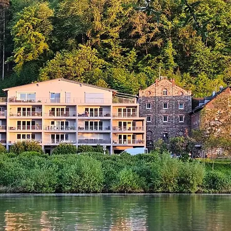 Elegant With Direct River View, Balcony And Parking In Bernkastel-Kues