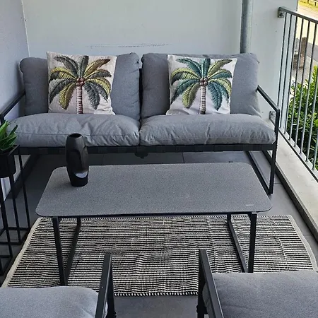 Elegant With Direct River View, Balcony And Parking In * Бернкастель-Кюс