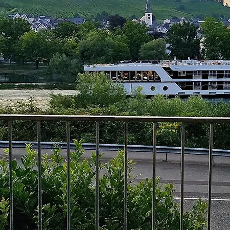Apartamento Elegant With Direct River View, Balcony And Parking In Bernkastel-Kues