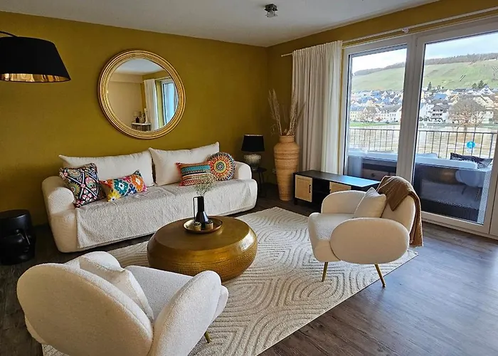 Lägenhet Elegant With Direct River View, Balcony And Parking In *