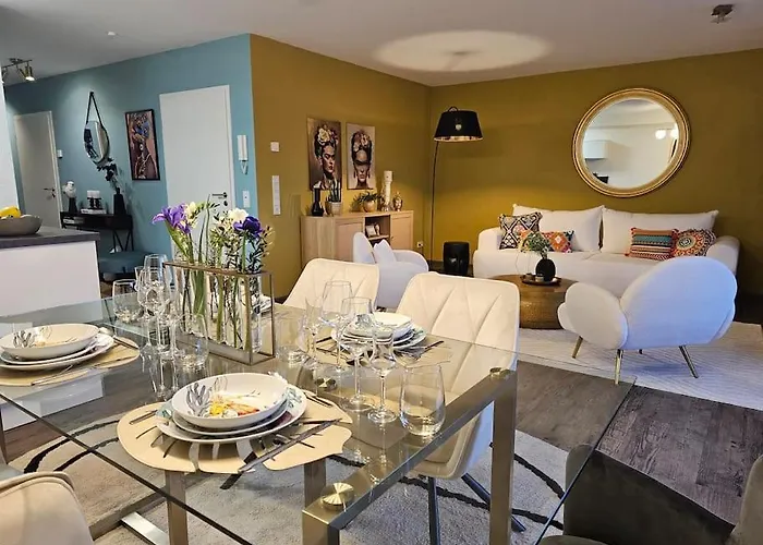 Elegant With Direct River View, Balcony And Parking In