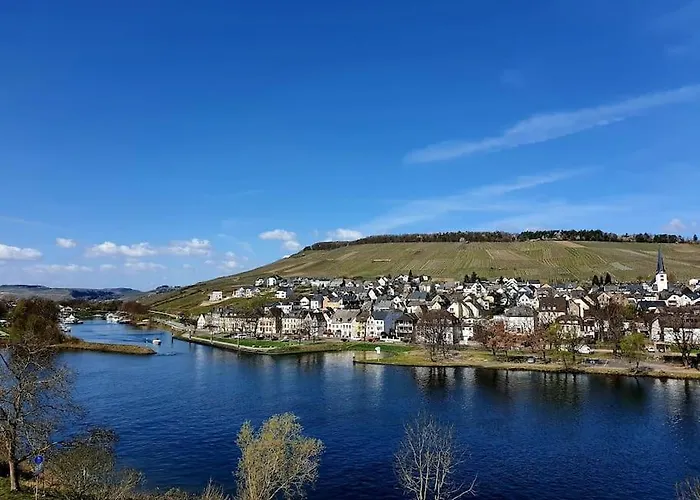 Elegant With Direct River View, Balcony And Parking In * Bernkastel-Kues