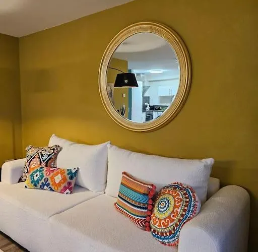 Elegant With Direct River View, Balcony And Parking In *