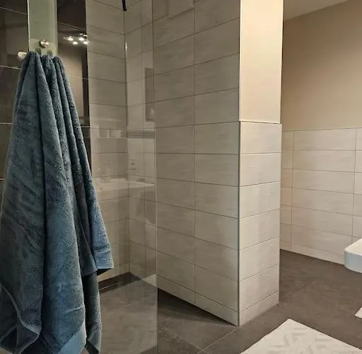 Elegant With Direct River View, Balcony And Parking In Apartamento Bernkastel-Kues