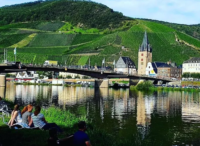 Apartamento Elegant With Direct River View, Balcony And Parking In