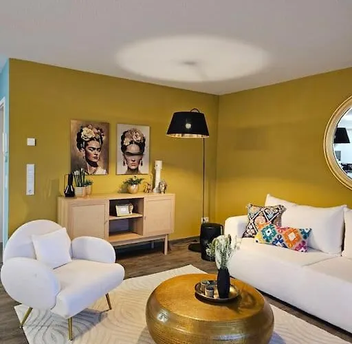 Elegant With Direct River View, Balcony And Parking In