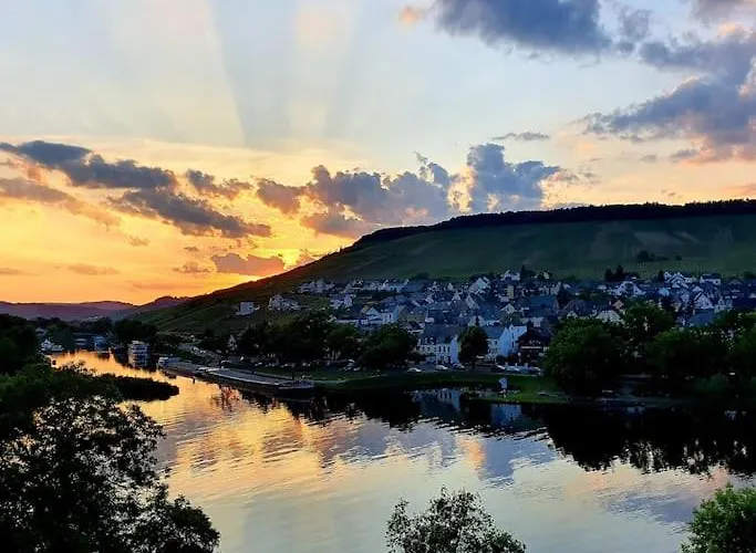 Apartamento Elegant With Direct River View, Balcony And Parking In Bernkastel-Kues