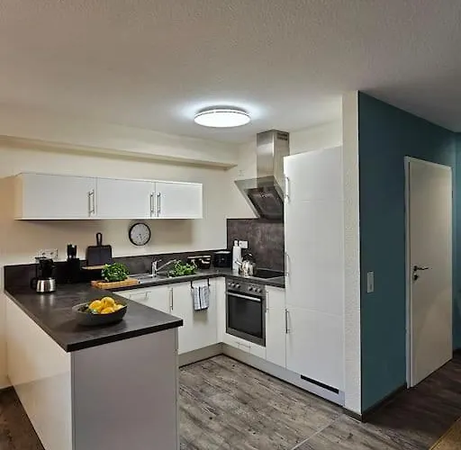 Elegant With Direct River View, Balcony And Parking In Lägenhet