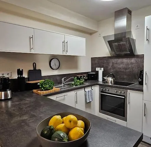 Elegant With Direct River View, Balcony And Parking In * Bernkastel-Kues