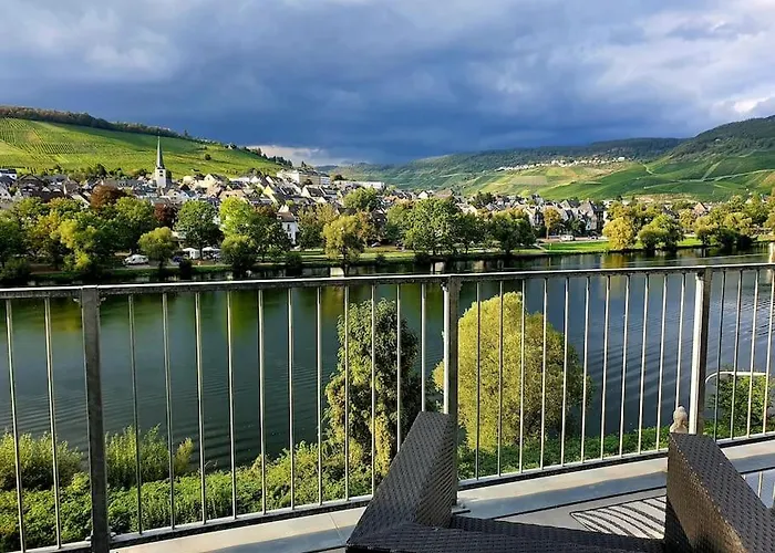 Elegant With Direct River View, Balcony And Parking In * Bernkastel-Kues
