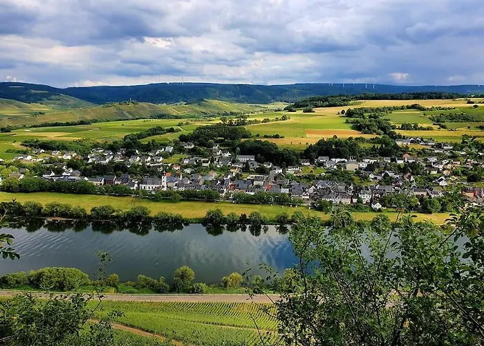 Elegant With Direct River View, Balcony And Parking In