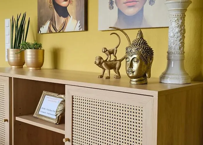 Lägenhet Elegant With Direct River View, Balcony And Parking In *