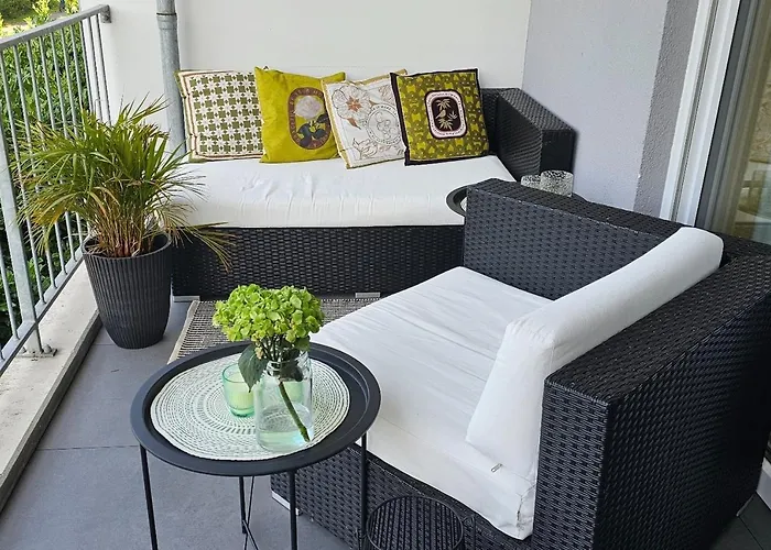 Elegant With Direct River View, Balcony And Parking In *